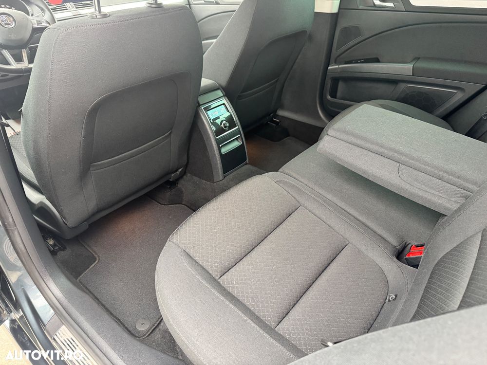 Skoda Superb 2.0 TDI Green tec DSG Elegance - 13