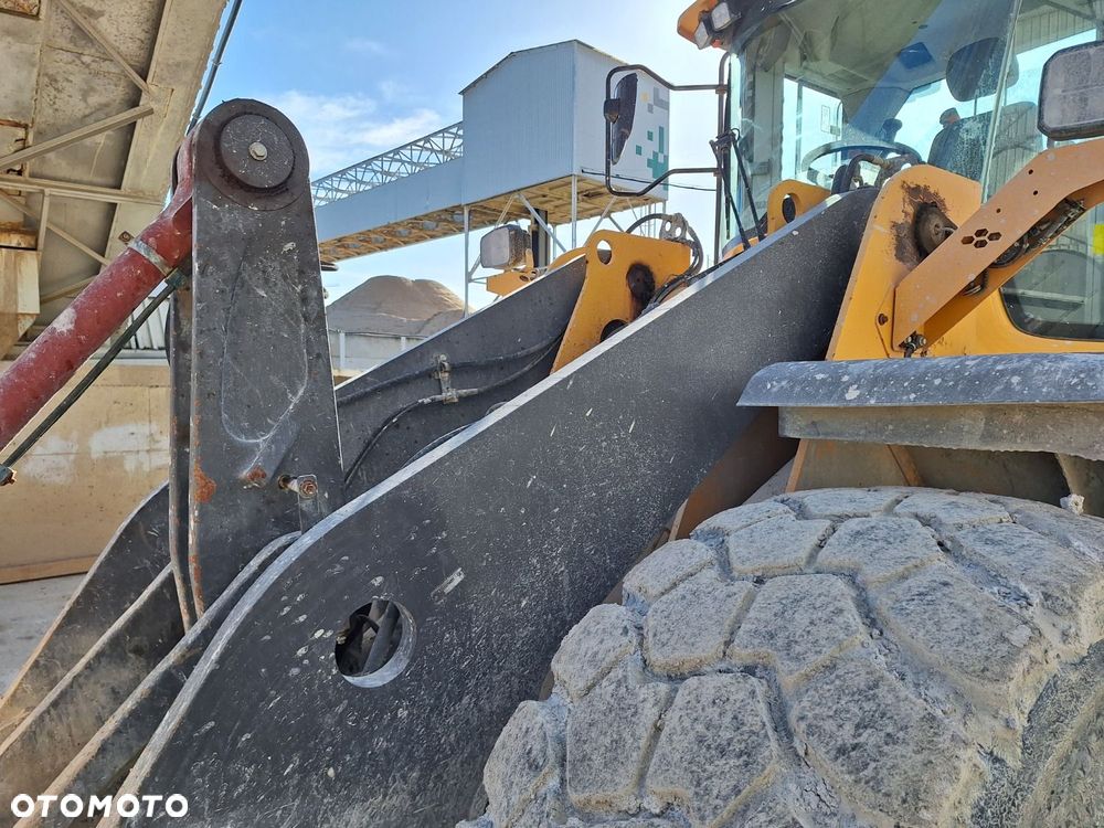 Volvo L 120 H 4X4 - 32