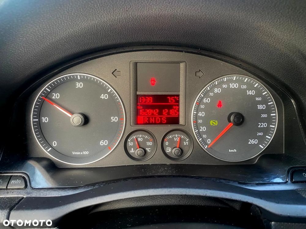 Volkswagen Golf 1.9 TDI Trendline DSG - 8