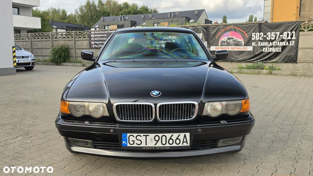 BMW Seria 7 750iL - 3