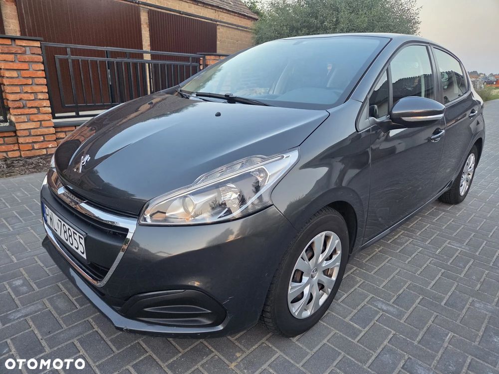 Peugeot 208 - 8