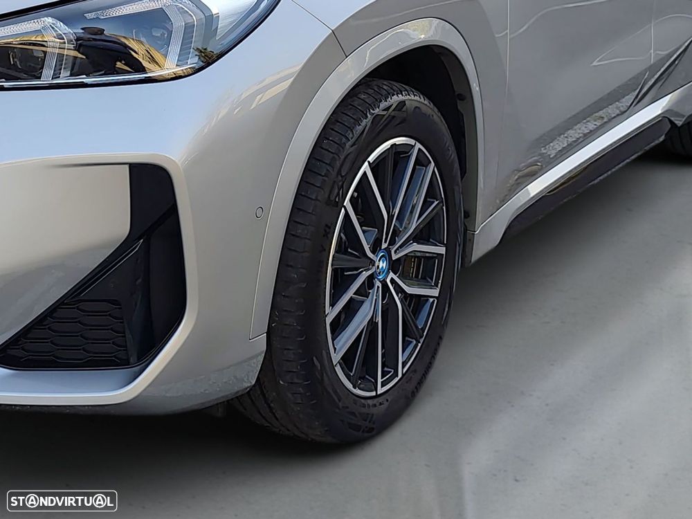 BMW iX1 eDrive20 Pack Desportivo M - 4
