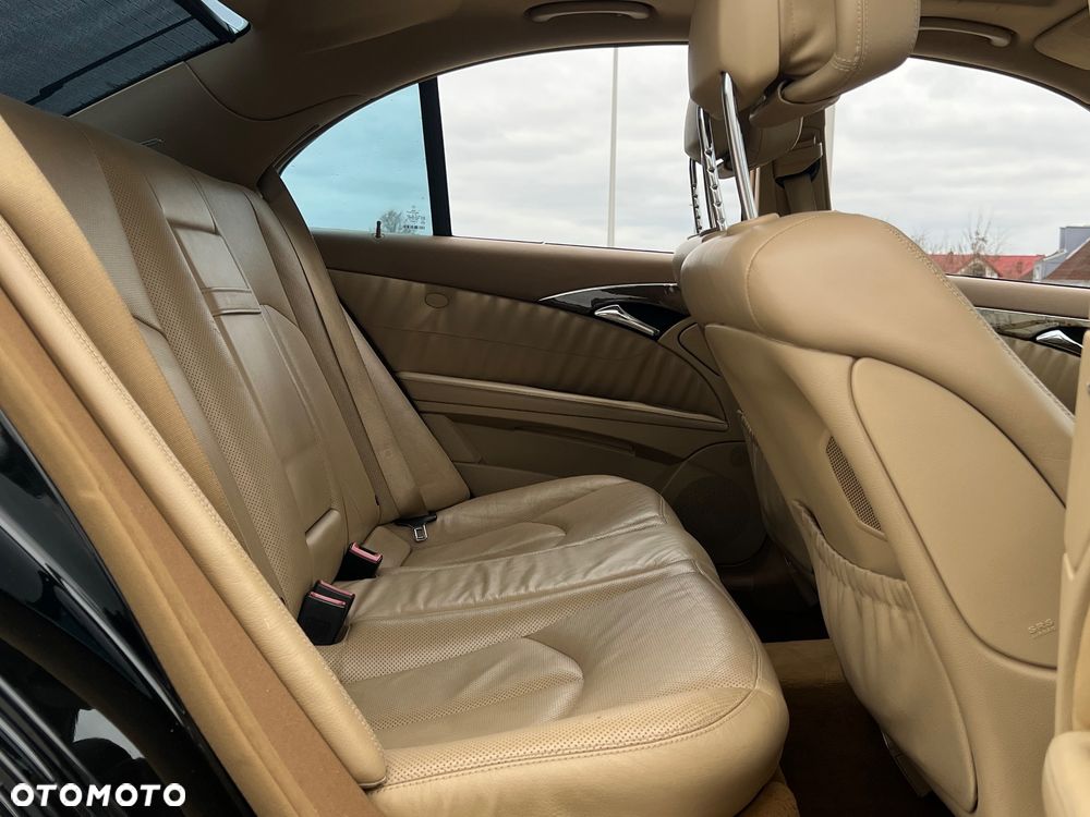 Mercedes-Benz Klasa E 500 T 4Matic Automatik Avantgarde - 30