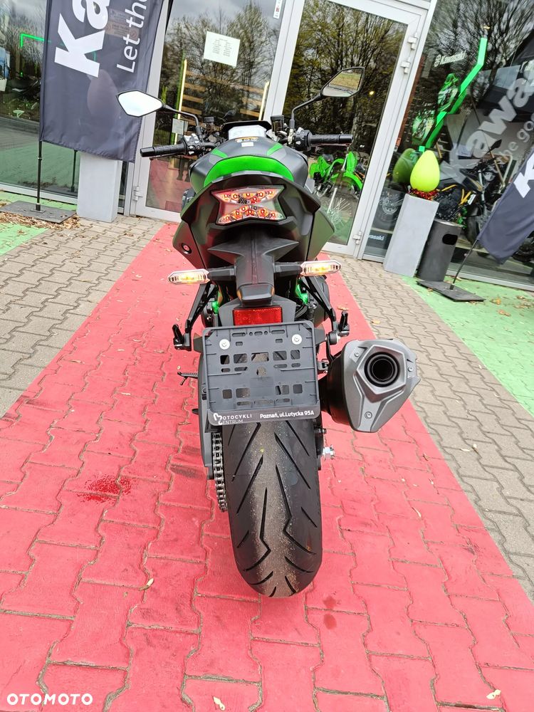 Kawasaki H2 - 4