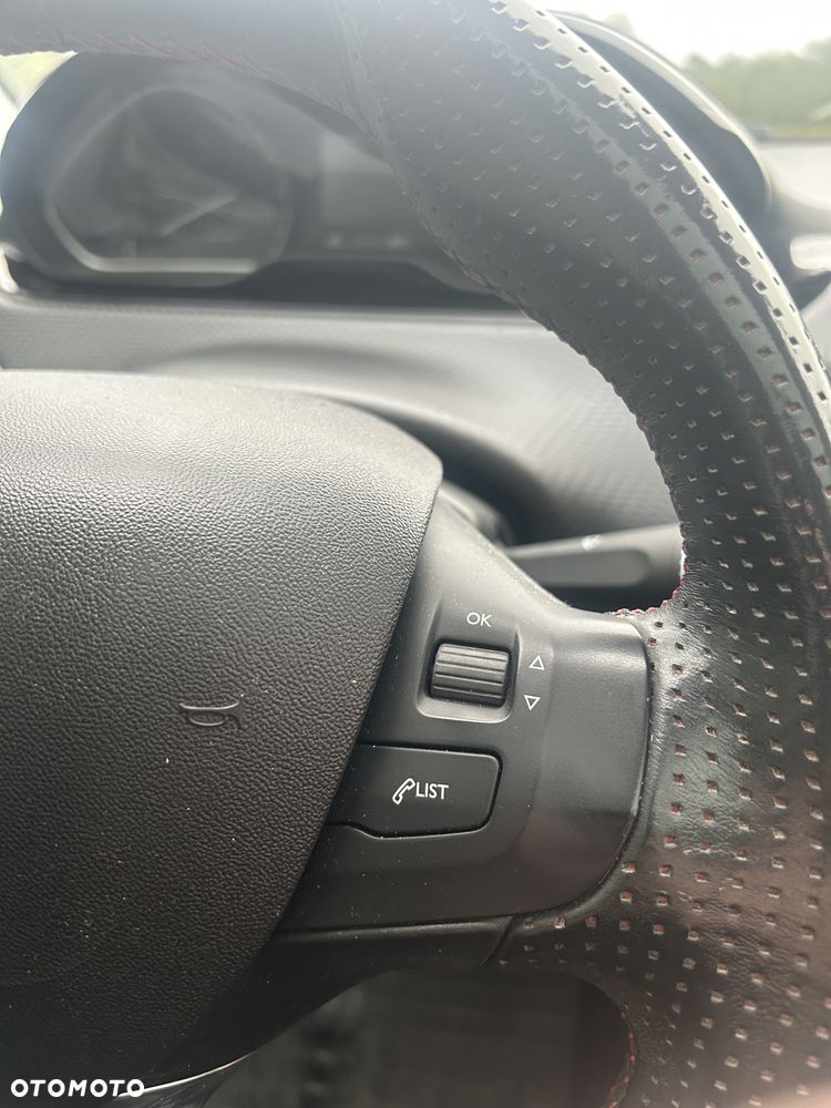 Peugeot 208 - 23