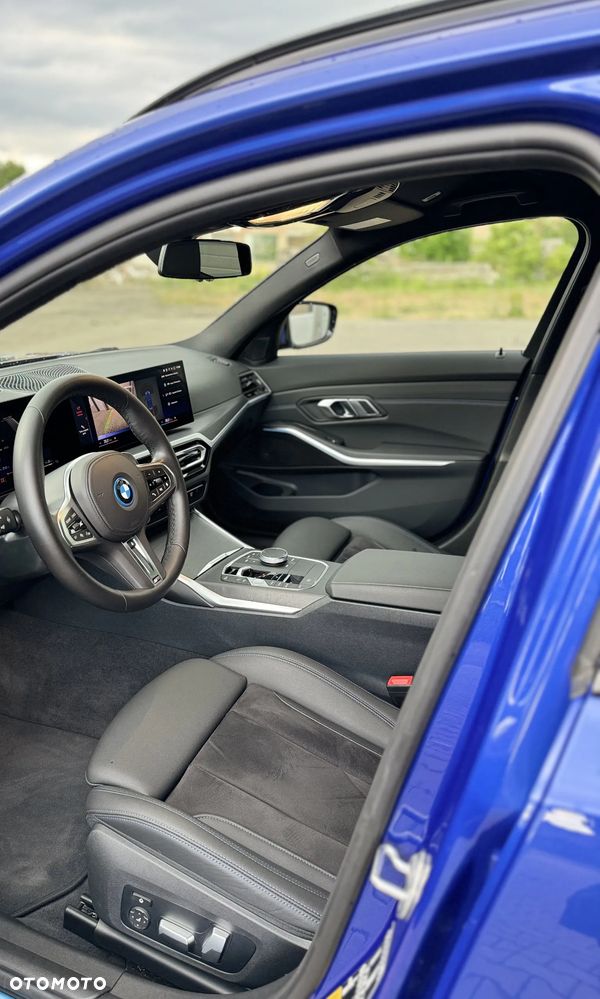 BMW Seria 3 330e M Sport - 23