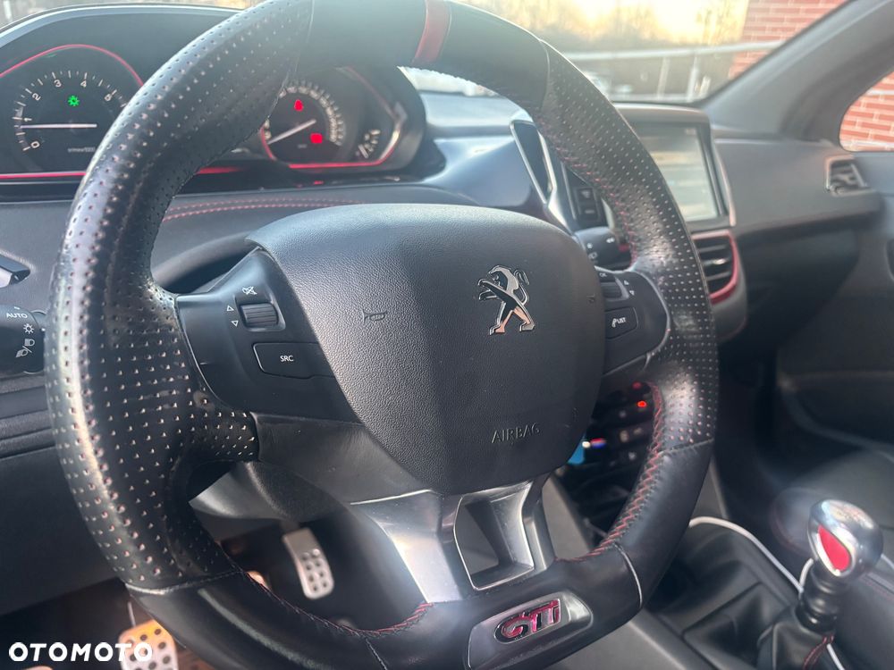 Peugeot 208 1.6 THP GTi - 23