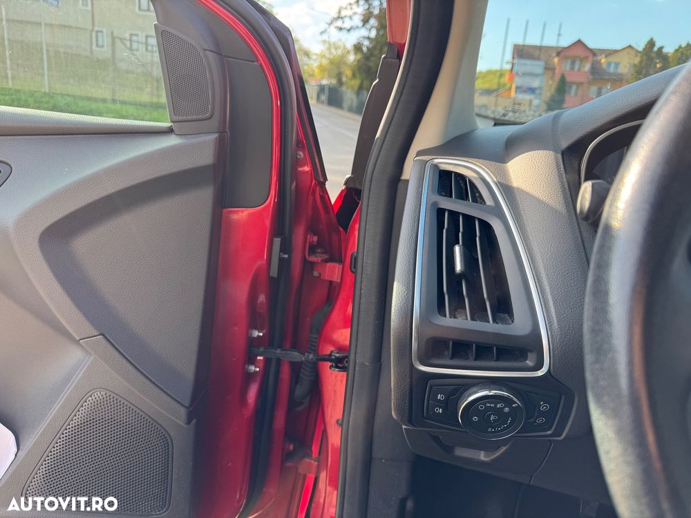 Ford Focus 1.6 TDCI DPF Champions Edition - 14