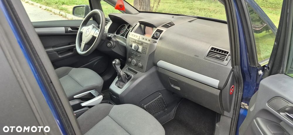 Opel Zafira 1.8 Enjoy - 11