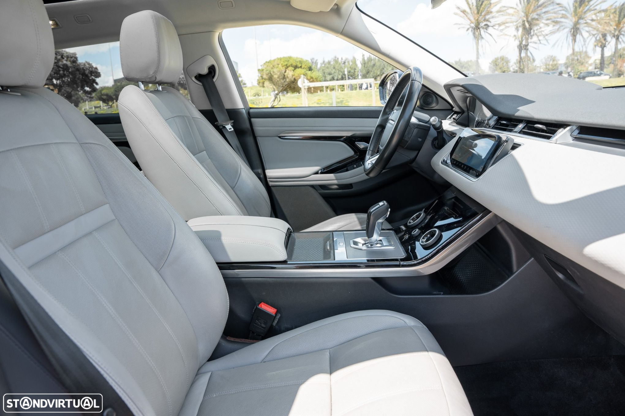 Land Rover Range Rover Evoque 2.0 D150 AWD SE Auto - 14