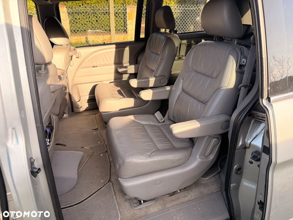 Honda Odyssey 3.5 LX - 7
