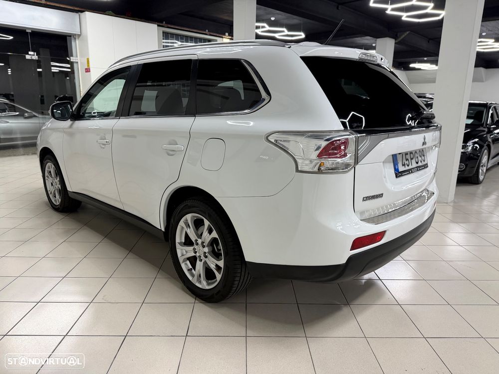 Mitsubishi Outlander 2.2 DI-D Intense - 10