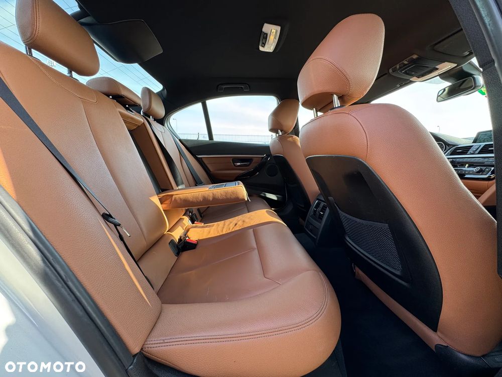 BMW Seria 3 320d Luxury Line - 14