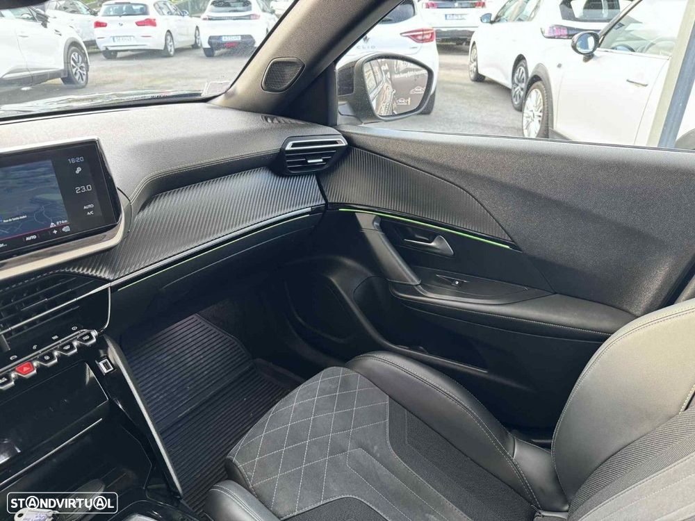 Peugeot 2008 1.2 PureTech GT EAT8 - 24