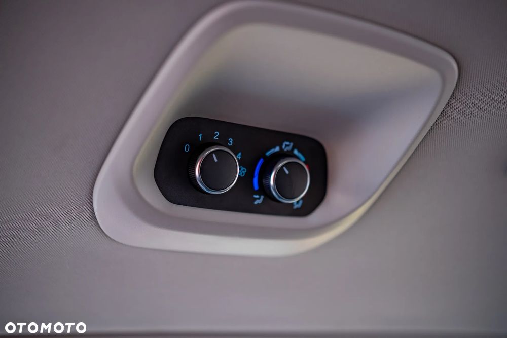 Ford Tourneo Custom 2.0 EcoBlue L1 Active - 32