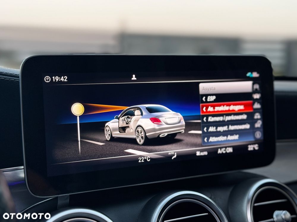 Mercedes-Benz Klasa C 220 d 4MATIC 9G-TRONIC - 32