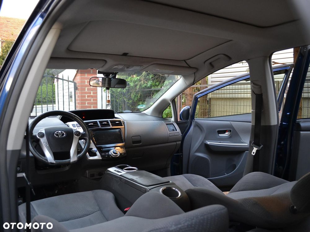 Toyota Prius+ (Hybrid) - 12