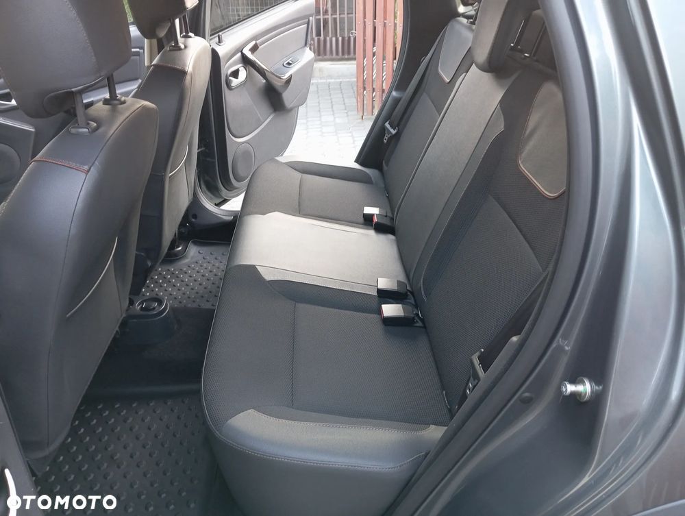 Dacia Duster 1.6 SCe Urban Explorer S&S - 29