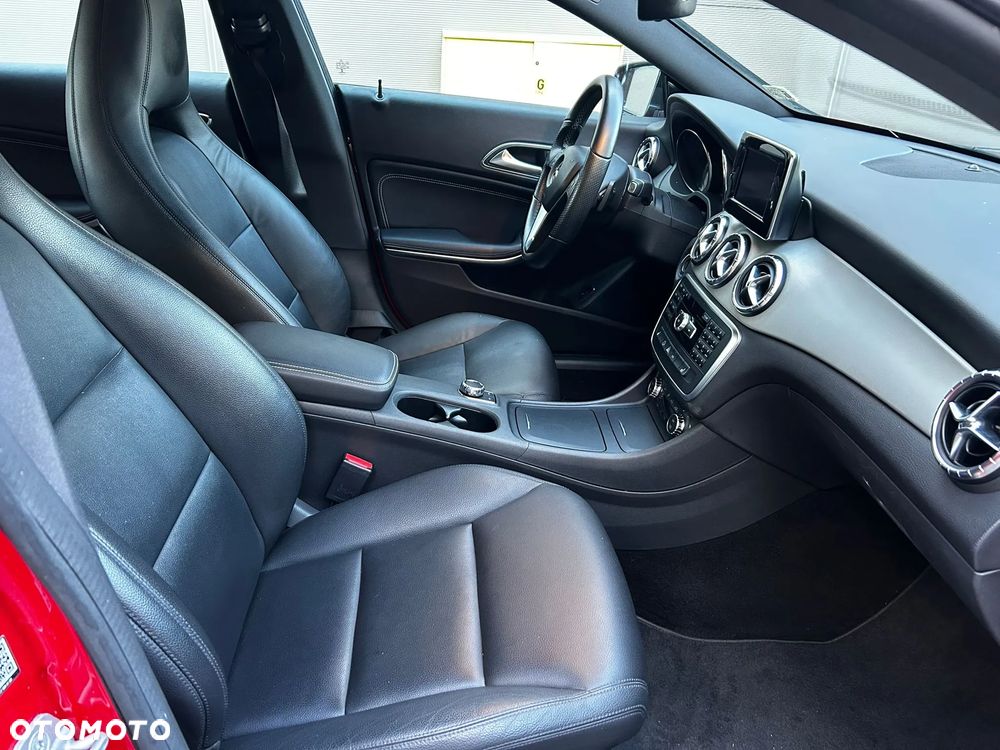 Mercedes-Benz CLA 250 7G-DCT - 18