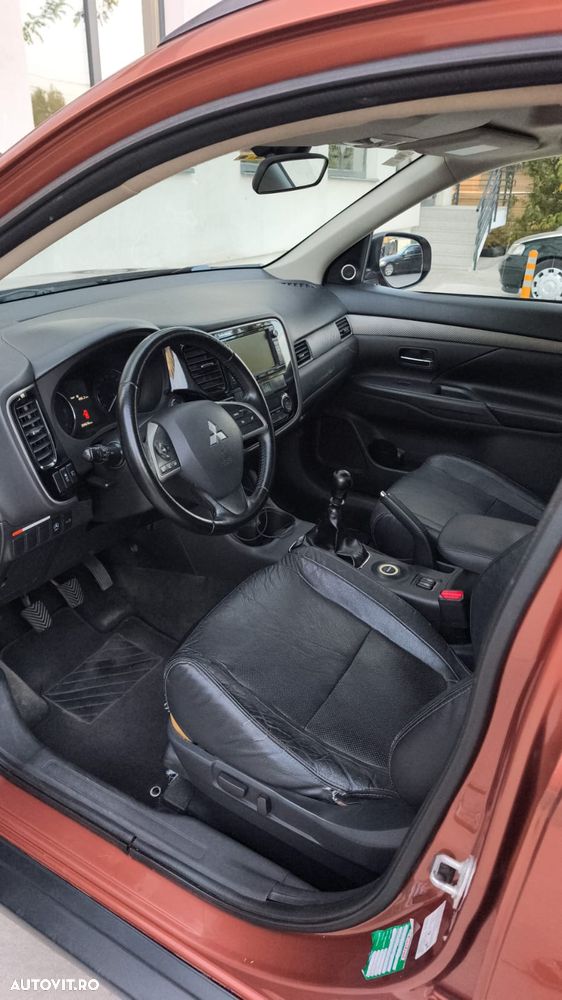 Mitsubishi Outlander - 3