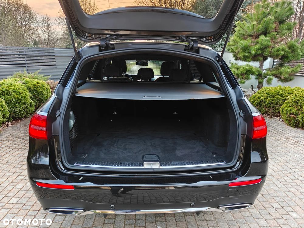 Mercedes-Benz Klasa E 220 d 4Matic 9G-TRONIC AMG Line - 22