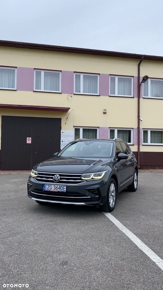 Volkswagen Tiguan - 1