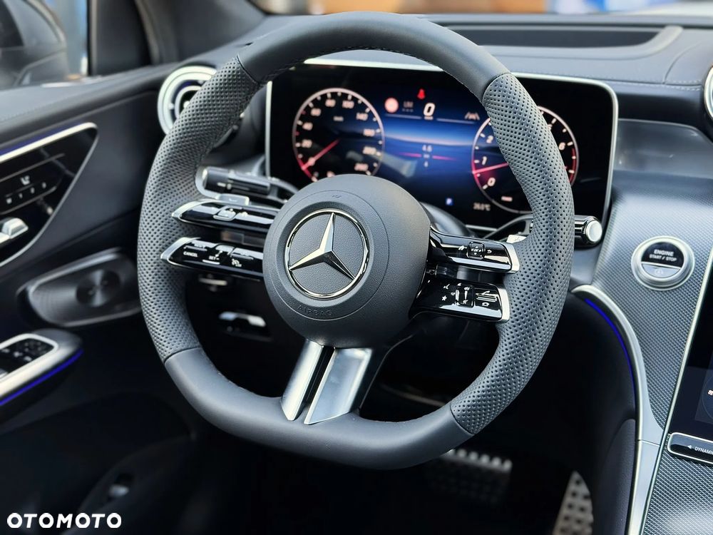 Mercedes-Benz GLC - 32