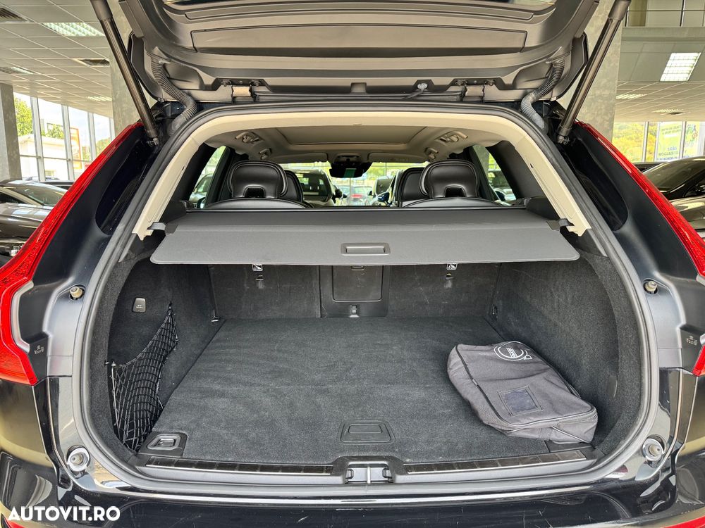 Volvo XC 60 T8 Twin Engine AWD Momentum Pro - 15