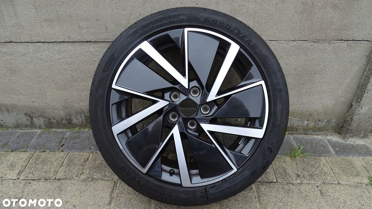 SKODA OCTAVIA IV 5E3 7.5Jx18H2 ET48 5X112 - felga - 1