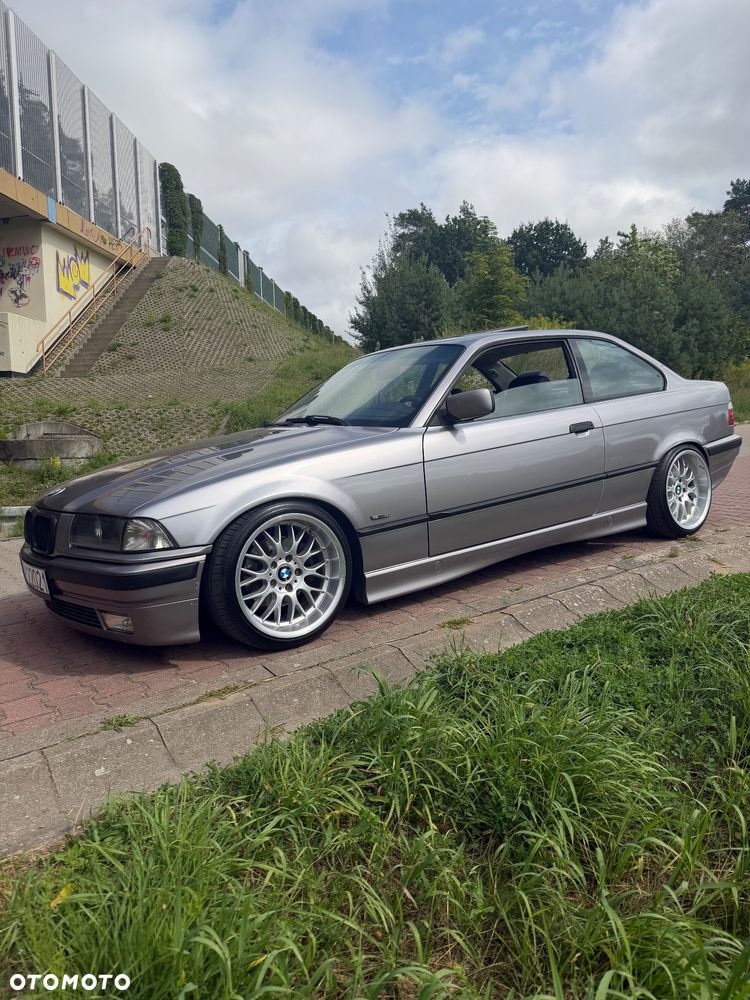 BMW Seria 3 323i - 24