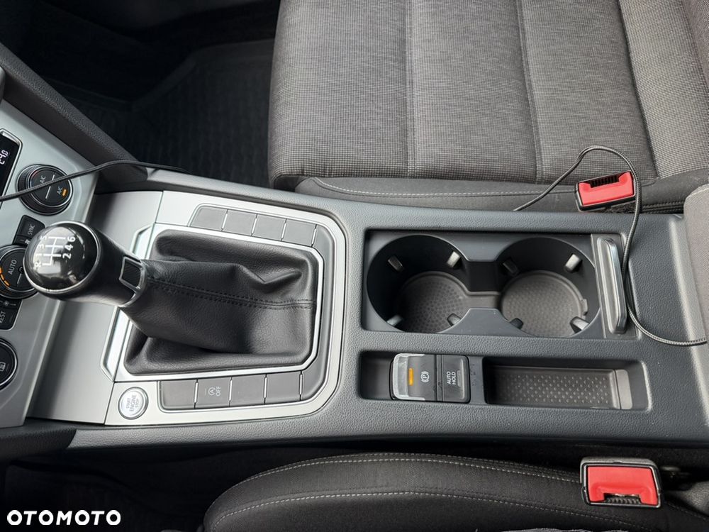 Volkswagen Passat 1.4 TSI BMT Comfortline - 15