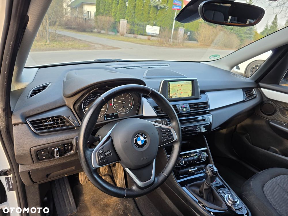 BMW Seria 2 218d - 12