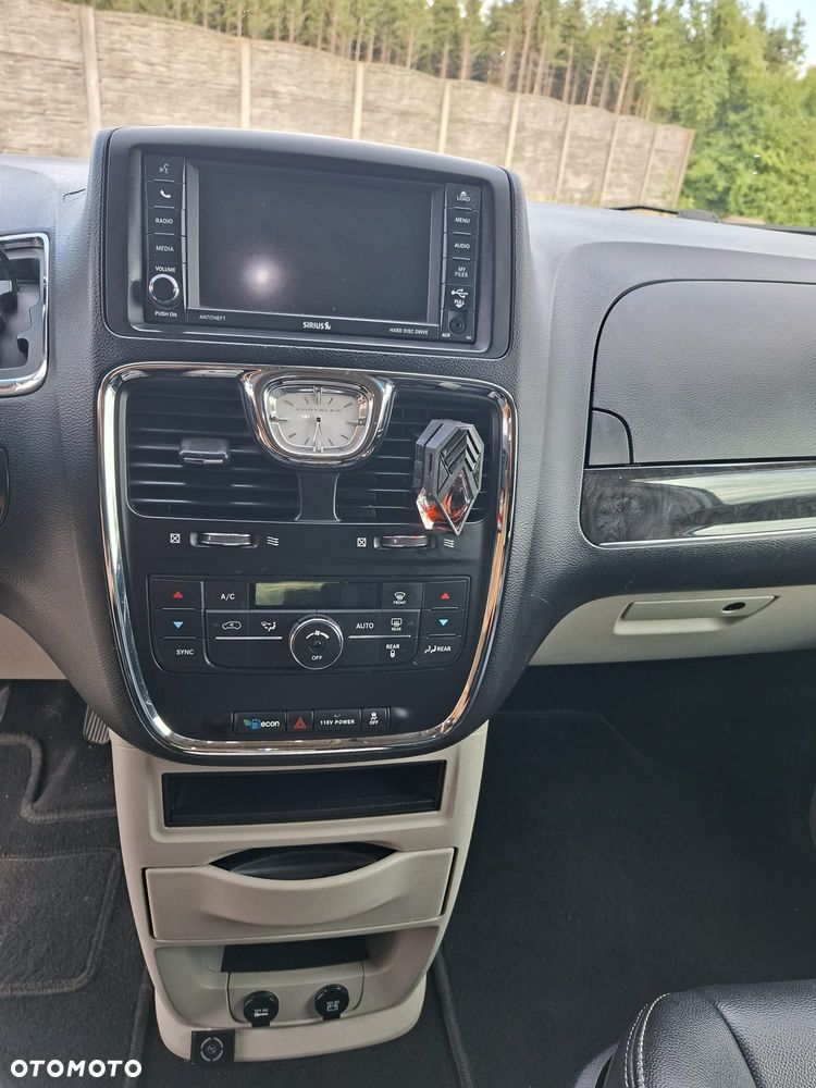 Chrysler Town & Country 3.6 Touring - 16