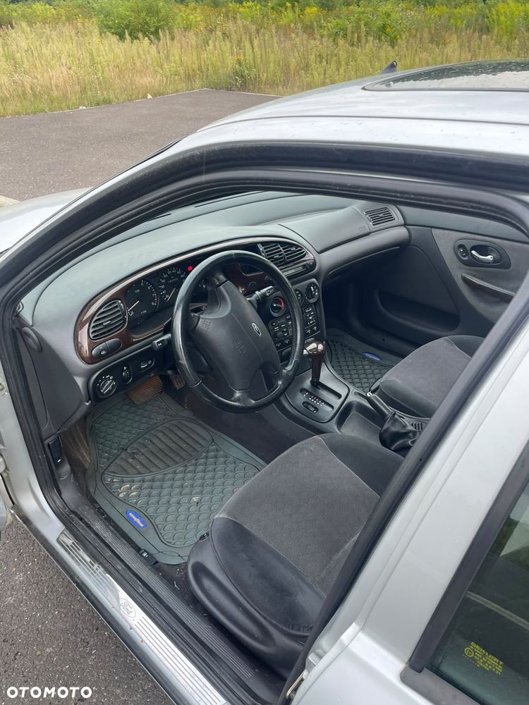 Ford Mondeo 2.5 V6 Ghia - 15