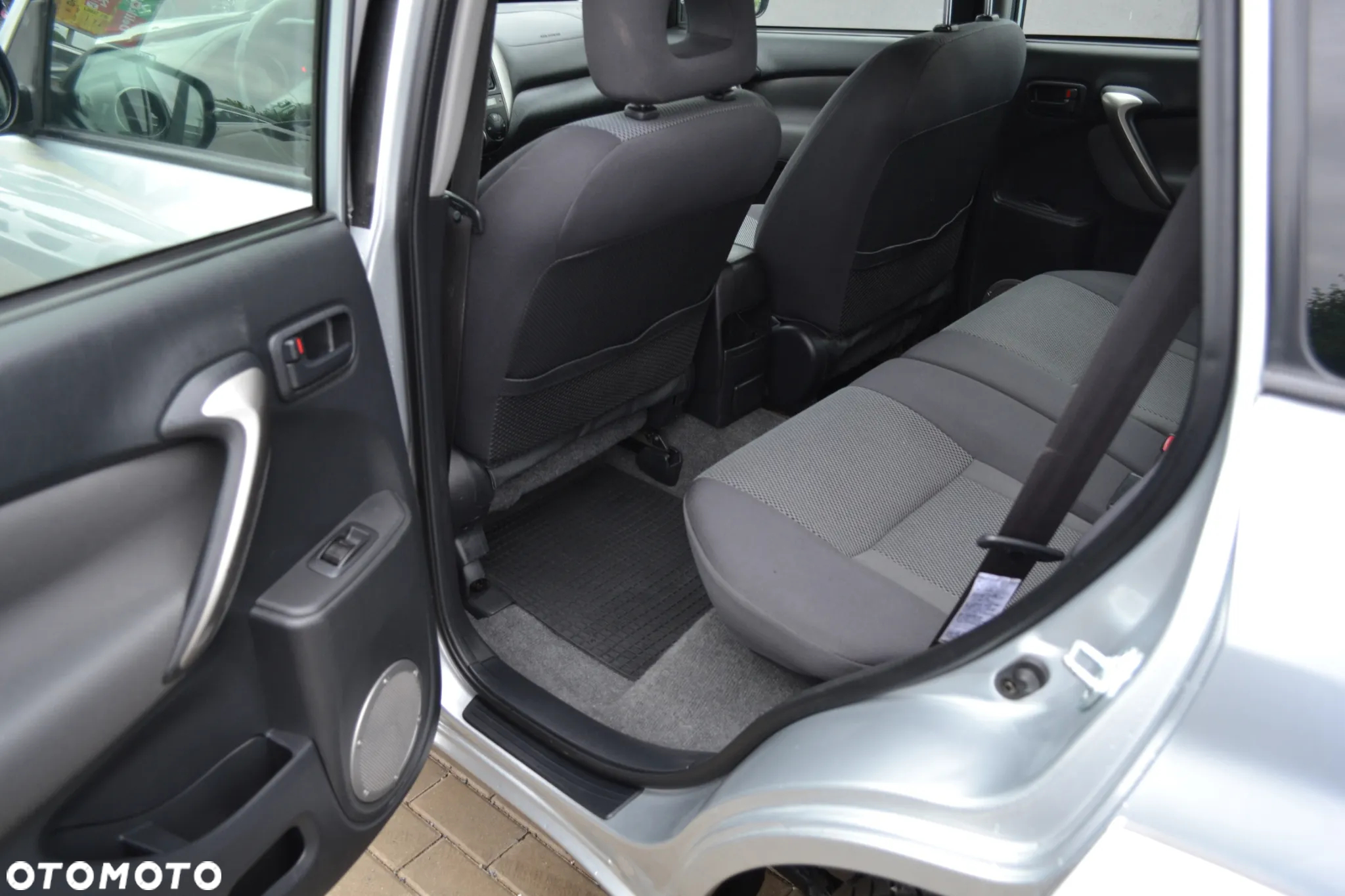 Toyota RAV4 2.0 D-4D 4x4 - 12