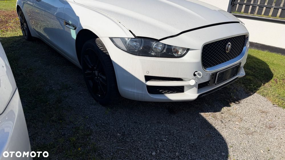 Jaguar XE - 18