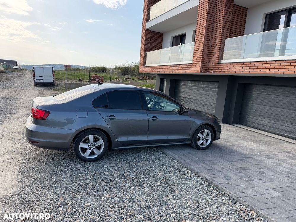 Volkswagen Jetta 2.0 TDI Comfortline - 8