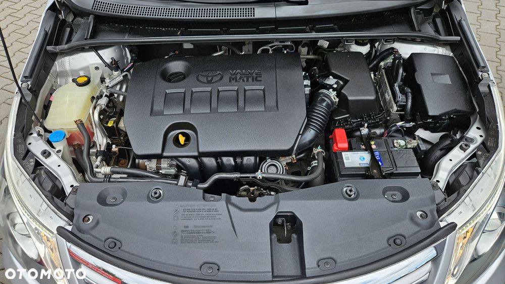 Toyota Avensis 1.6 Comfort - 11