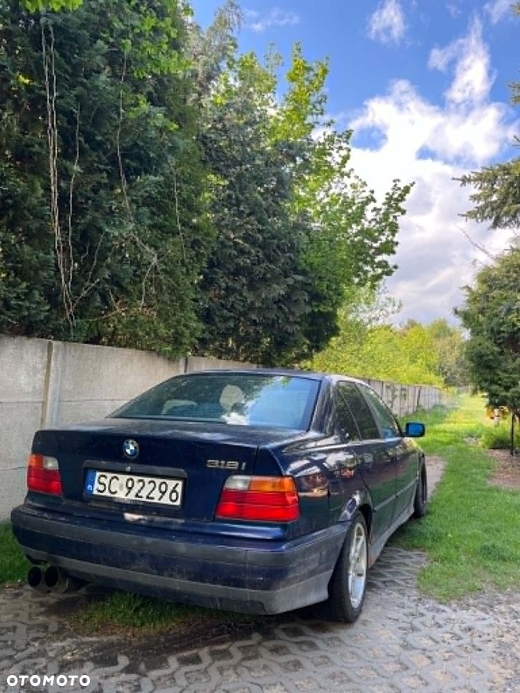 BMW Seria 3 318i - 4