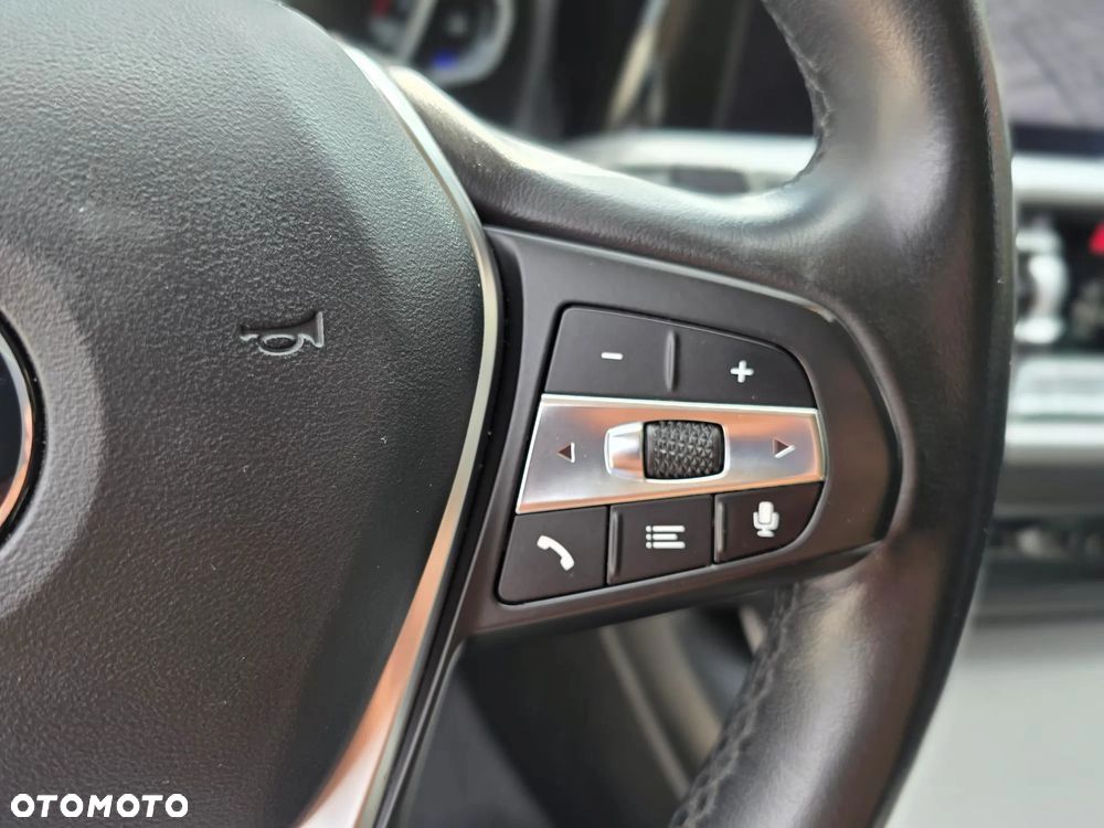 BMW Seria 3 318i M Sport sport - 21