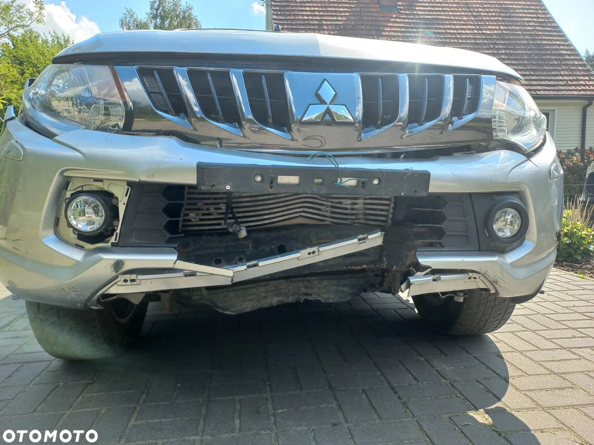 Mitsubishi L200 2.4 d DC Intense + - 3