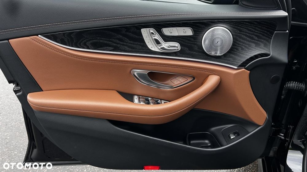 Mercedes-Benz Klasa E 220 d 4Matic 9G-TRONIC AMG Line - 10