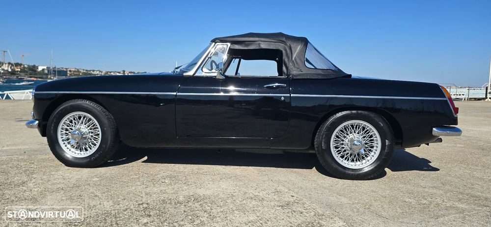 MG MGB - 12