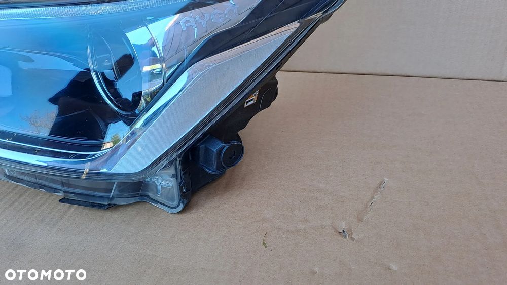TOYOTA AYGO II LIFT 18- LEWA LAMPA SOCZEWKA + LED KOITO 0H-27 ŁADNA - 6