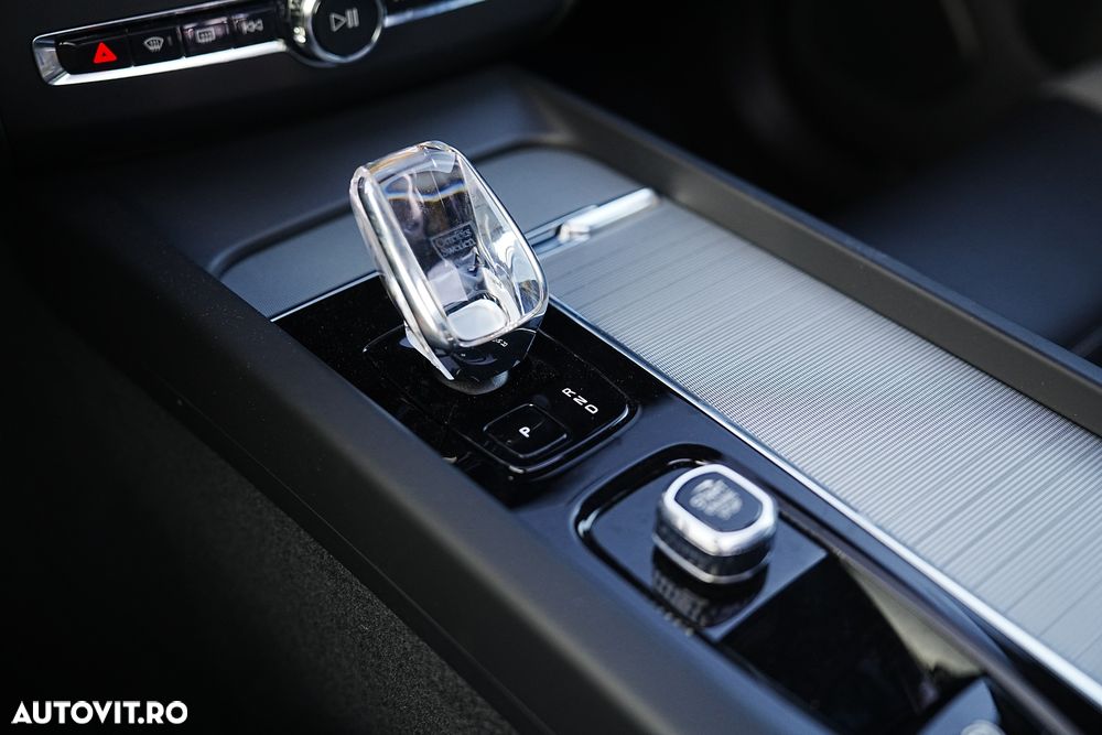 Volvo XC 60 Recharge T6 Twin Engine eAWD R-Design Expression - 34