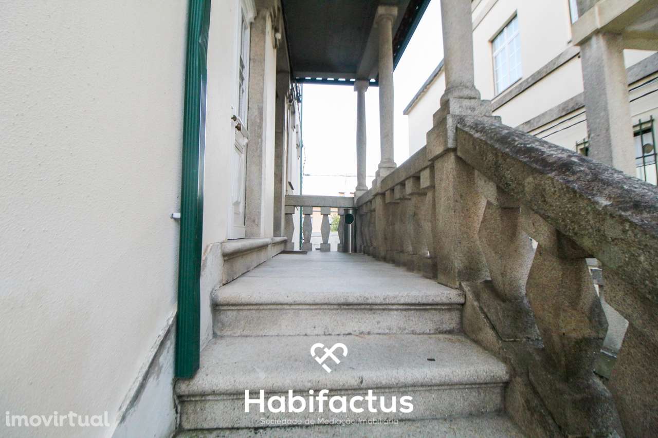 Andar Moradia T6 na Avenida Alberto Sampaio - Centro de Viseu - Grande imagem: 2/27