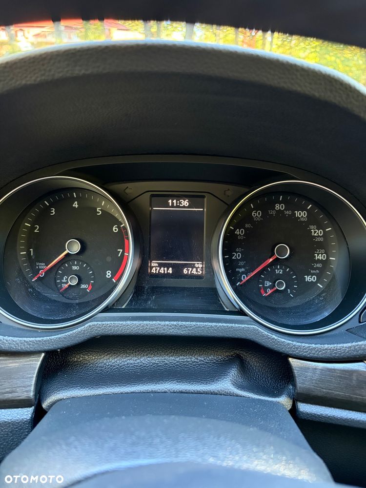 Volkswagen Passat - 12