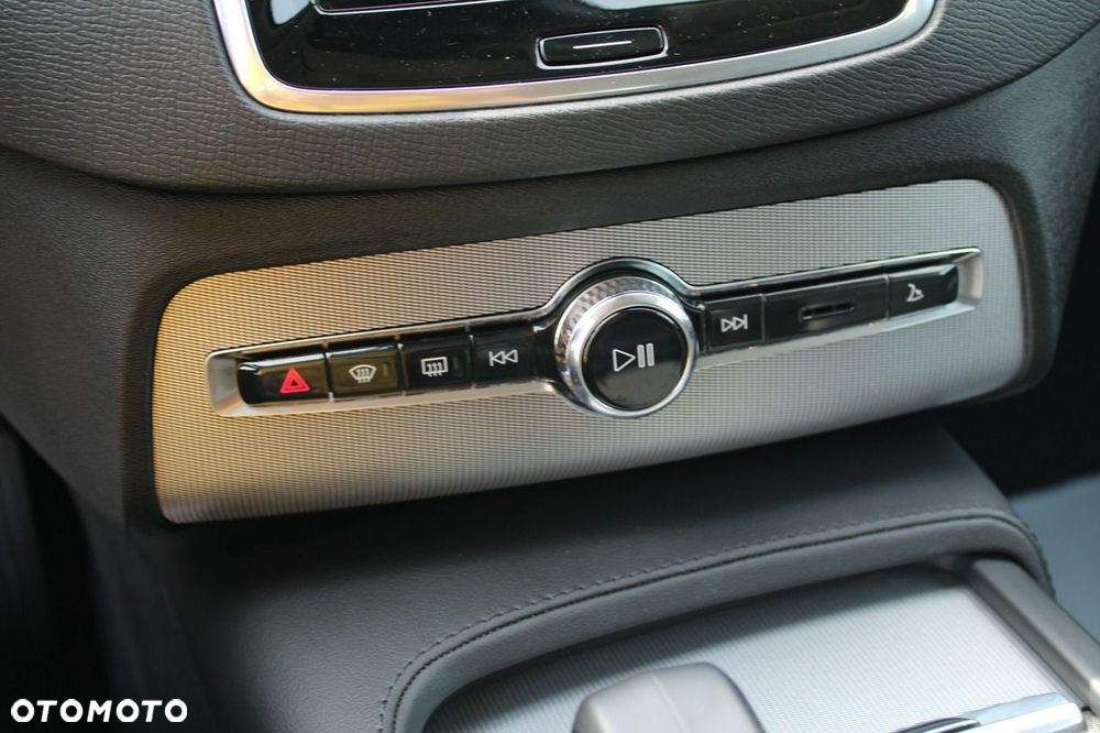 Volvo XC 90 B5 D AWD Geartronic Momentum - 28