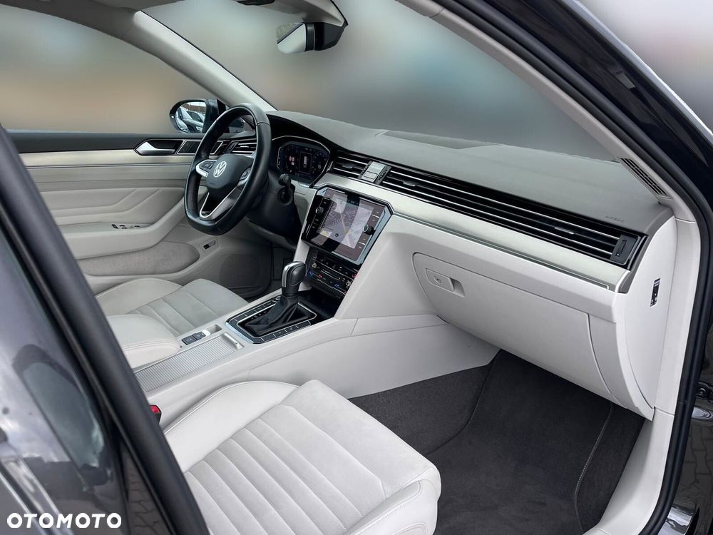 Volkswagen Passat Variant 2.0 TDI Elegance DSG - 15