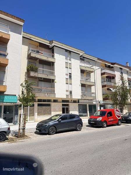 Apartamento T3+1 à Entrada de Tomar - Grande imagem: 2/4